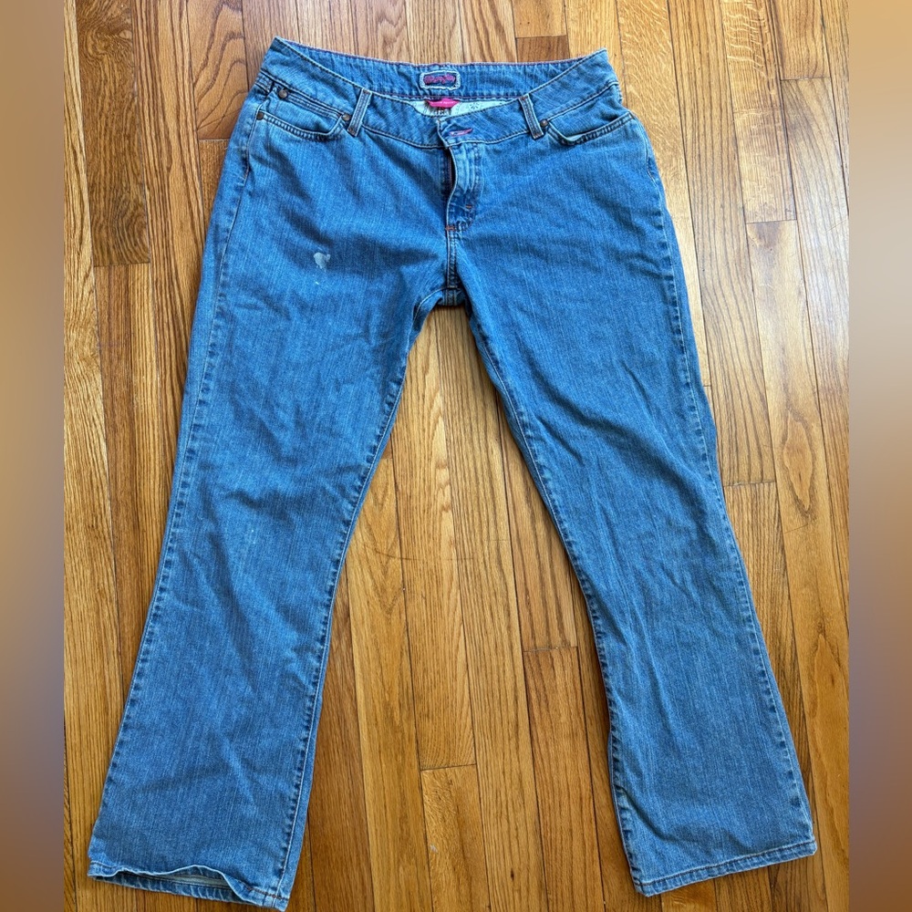 Wrangler Low-Rise Blue Denim Jeans with Pink Accents
